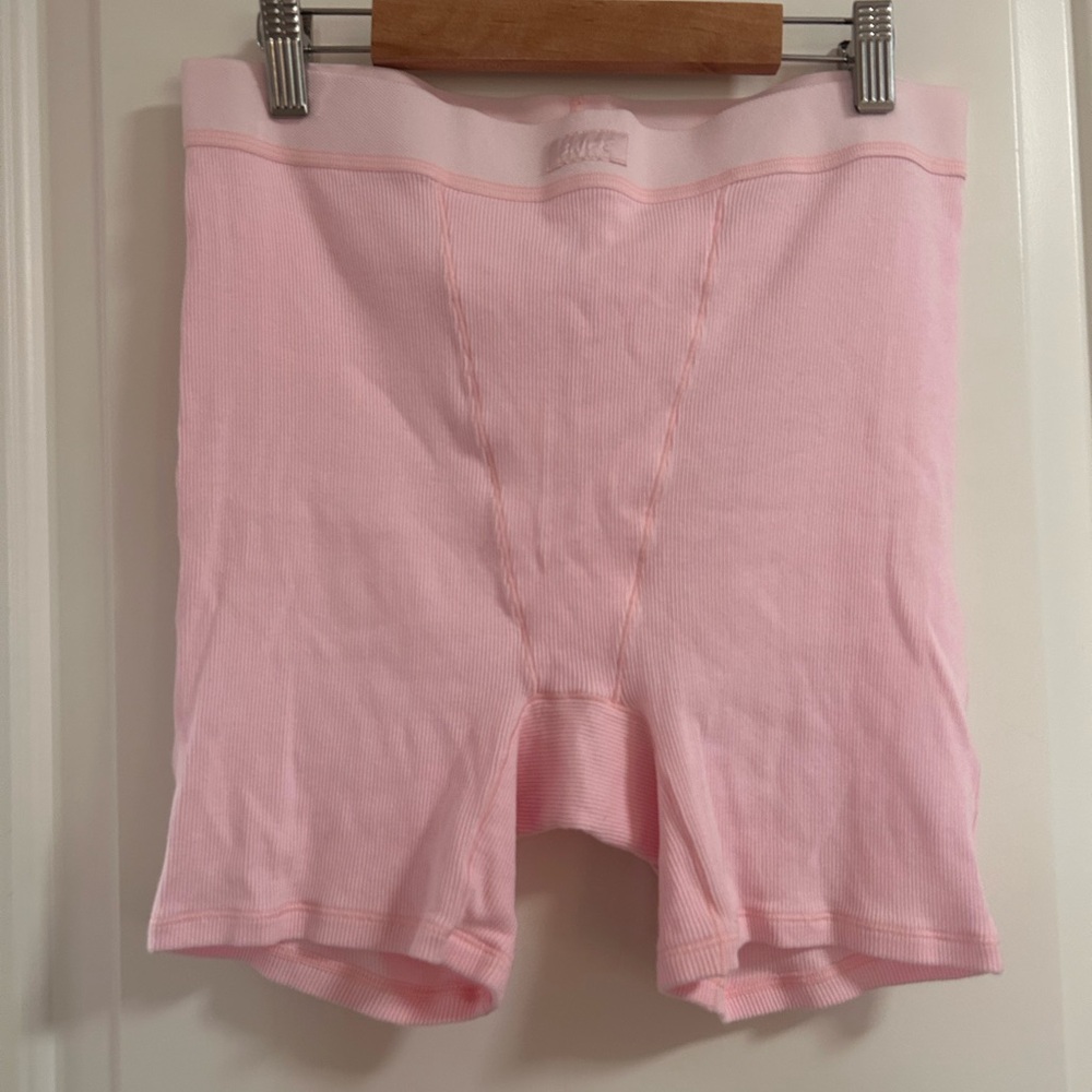 💗🌸🦩NWOT💗 SKIMS Soft Pink Boxer Briefs from W. Hollywood HQ 🦩💗🌸
